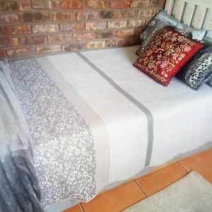 Boknesstrand Self - Catering Accommodation Furnished, Seaside Garden Cottage, Short To Long Term Rental, Digital Nomads Paradise Steps From Beach & Shops- Minutes From Addo Elephant National Park Marine Protected Area, Kenton On Sea, Cannon Rocks Exterior photo