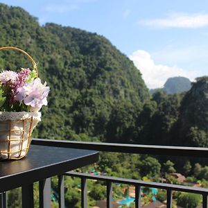 Cozy Suite With 270 Degree Mountain And Theme Park Views 怡保 Exterior photo
