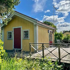 Gasthus Med Utsikt Over Drottningholms Slott Exterior photo