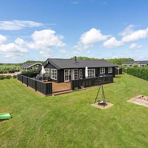 5 Bedroom Amazing Home In Haderslev Flovt Exterior photo