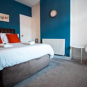 Comfortable Equipped House In Nuneaton Sleeps5 With Free Parking Exterior photo