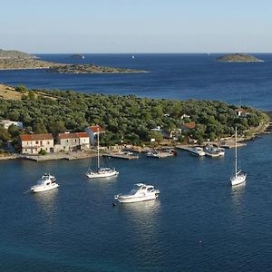 Apartments & Stone Cottage - National Park Kornati Exterior photo