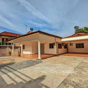 Cozy Spacious Seremban Bangalow Taman Rasah Exterior photo