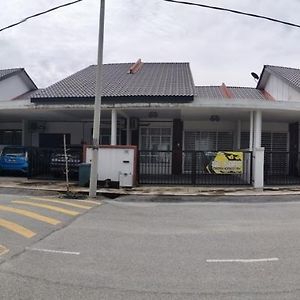 De'Sara Damai Homestay, 关丹 Exterior photo