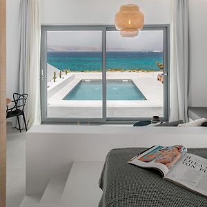 Seanfinity Beachfront Suites 米科利维亚 Exterior photo