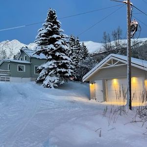 House With Garage In Central Lyngen 灵塞德 Exterior photo