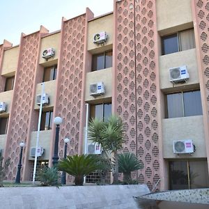 Pameer Hotel Mingora Exterior photo