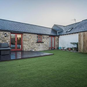 The Old Stables - 3 Bedroom Cottage - Angle Exterior photo