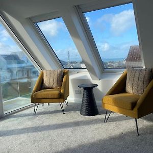 Modern Holiday Home With Sea View & Bbq Hut- Close To Beach 斯图尔特港 Exterior photo