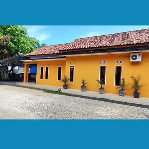 Homestay Putra Sindang Asih Batukaras Exterior photo