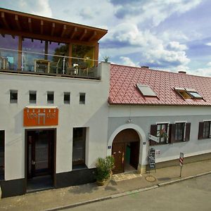 Weingut Guttmann - Apartment Schwalbennester 维登埃姆斯 Exterior photo