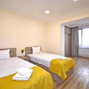 Separate Beds In A Specious Apartment, Komitas 27 耶烈万 Exterior photo