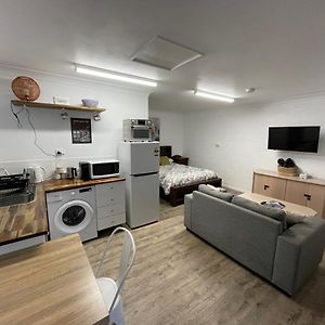 Studio Apartment In East 土乌巴 Exterior photo
