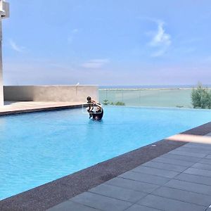 Kira Drawbridge Homestay With Pool Wifi Netflix Near Ktcc Mall 瓜拉丁加奴 Exterior photo