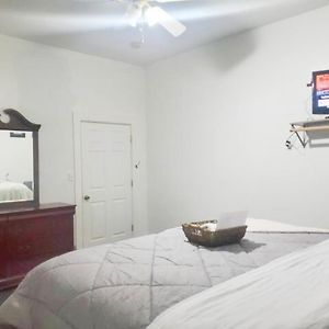 Private Room Near To Downtown Churchill Downs Uofl Airport &Kentucky Expo Center 路易斯威尔 Exterior photo