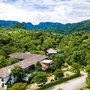 雷恩公寓式酒店 Pak Chong Exterior photo