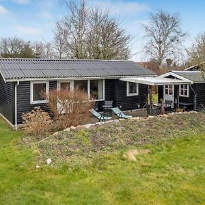 2 Bedroom Beautiful Home In Bog By Bogø By Exterior photo