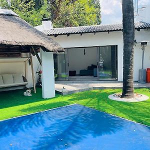 Cozy Home With A Pool,Garden And Small Lapa, 2 Bed 桑顿 Exterior photo
