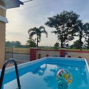 Homestay Anjung Lelasari Private Pool 阿罗士打 Exterior photo