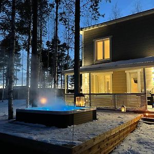 Luxurious Villa Snow With Jacuzzi 罗瓦涅米 Exterior photo