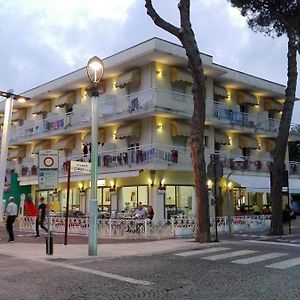 Hotel Franca 米萨诺阿德里亚蒂科 Exterior photo