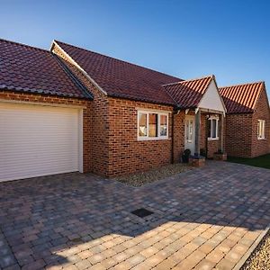 Stylish New Bungalow - Ideal For Up To 10 Welney Exterior photo