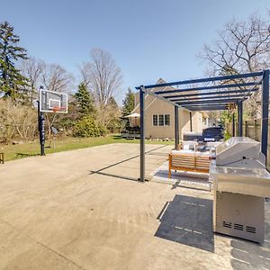 Lovely Kalamazoo River Home With Dock And Hot Tub 索格塔克 Exterior photo