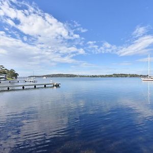 Water'S Edge Apartment 1 Absolute Waterfront At Fishing Point On Lake Macquarie Exterior photo