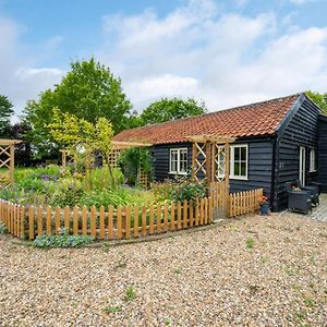 Sundial And Woodland Lodge Wilby  Exterior photo