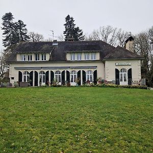 Mailhac-sur-Benaize Aux Berges Du Lac De Mondon酒店 Exterior photo