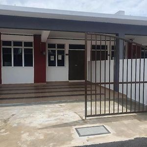 Beachwalk Homestay Kuala Kurau Exterior photo