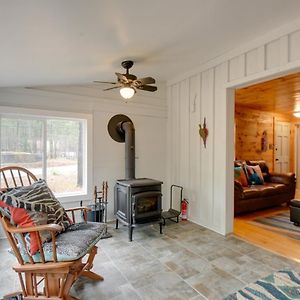 Family-Friendly Center Ossipee Cabin With Fire Pit!别墅 Exterior photo