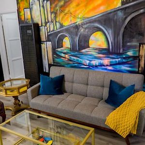 Artful Retreat - King Bed, Work Desk, Wifi, Unique Murals, Perfect For Business Travelers, Downtown & Near Universal Studios 伯班克 Exterior photo