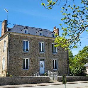 Gite De La Fontaine La Bazouge-des-Alleux Exterior photo