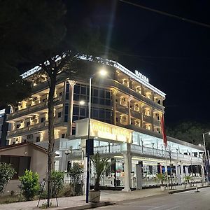 Ujvara Hotel 格勒姆 Exterior photo