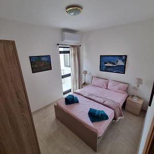 Modern Three Bedroom Apartment In Center Bugibba 圣保罗湾城 Exterior photo