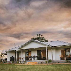 Clarrie'S Green Clarence Town Exterior photo