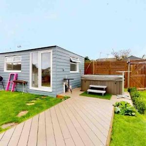 Love Lancing By The Sea With Private Hot Tub Sleeps 8 & Plentiful Free Parking Exterior photo