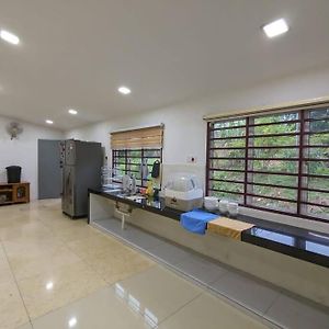 Seremban Rasah Jaya Spacious Comfy House Exterior photo