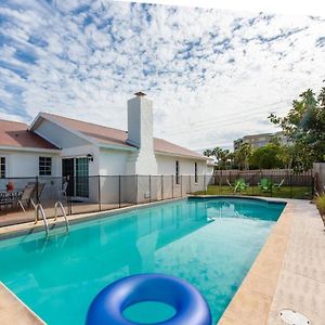 Large Pool Home And Blocks Away From The Beach 代托纳海滩 Exterior photo