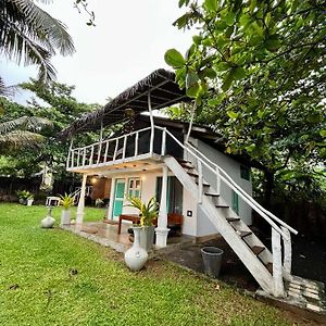 Beach House Kalukatiya - Family Villa, Seaview Room, Garden Room 迪克韦勒 Exterior photo