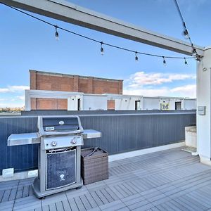 Sleek Townhome With Rooftop Patio And Mountain Views! 丹佛 Exterior photo