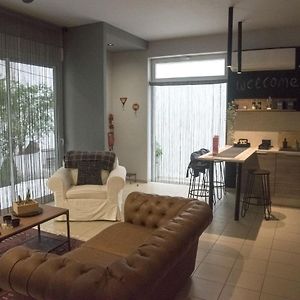 Friends Luxury Apartment In Marousi 雅典 Exterior photo