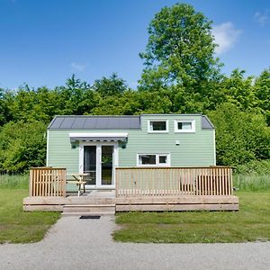 Green Tiny House With Shared Pool 泽沃德 Exterior photo