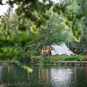 Marston Park - Luxury Lakeside Bell Tents 弗罗姆 Exterior photo