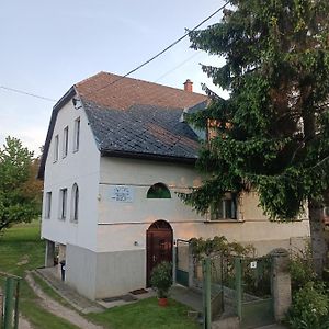 CsesznekVarkapitany-Lak公寓 Exterior photo