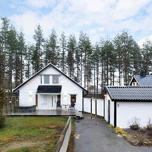 Guestly Homes - 4Br Corporate Villa Piteå Exterior photo