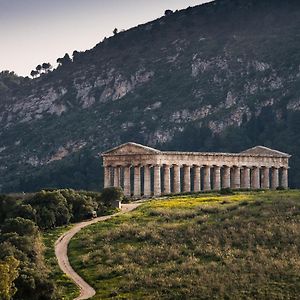 Helimos Bed&Breakfast Segesta Temple-Castellammare 卡拉塔菲米 Exterior photo