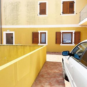 马达莱纳Soluzioni Immobiliari - Residenza Ugo 2 Bilocale Con Terrazza Attrezzata E Posto Auto Privato La Maddalena公寓 Exterior photo