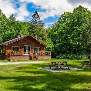 Les Chalets Tourisma - Chalet Sur Une Ile Privee Avec Spa - Le Pin Royal Saint-Raymond Exterior photo